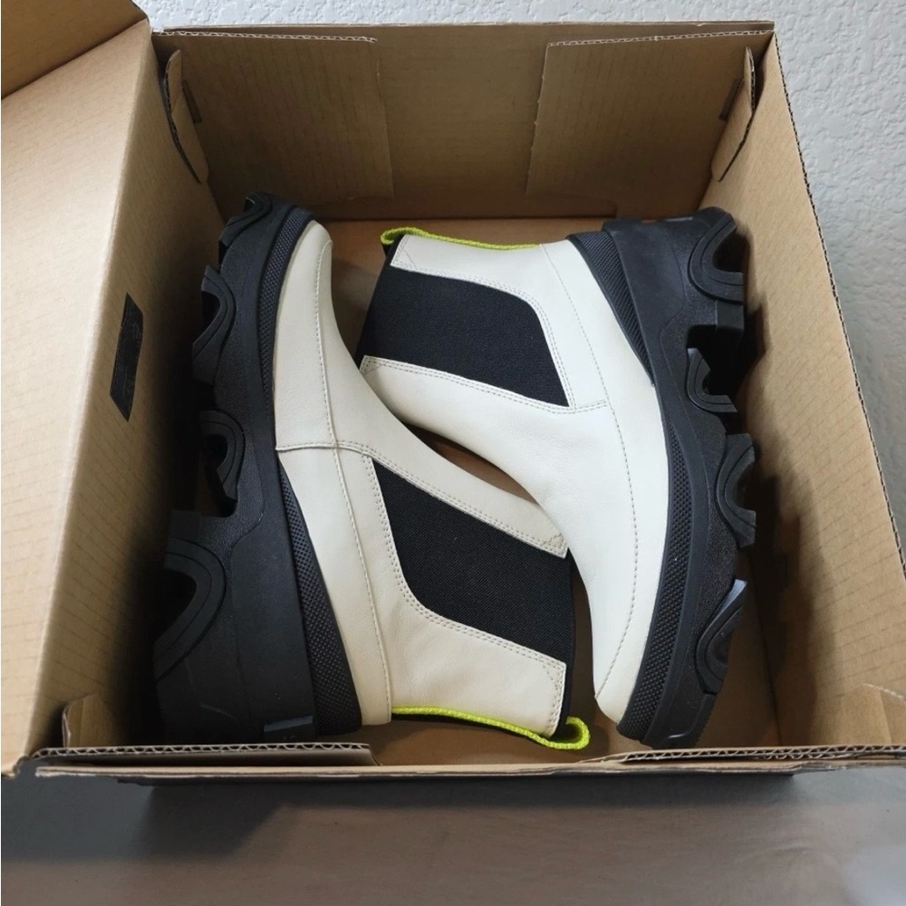 NWOT Sorel Women’s Brex Chelsea Boots in Chalk & Black, size 8.5